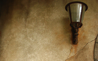 パチンコ店のエクステリア・インテリアをモルタル造形とエイジング塗装でおしゃれに施工した事例