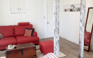 壁面を特殊左官で仕上げオーガニックな雰囲気に